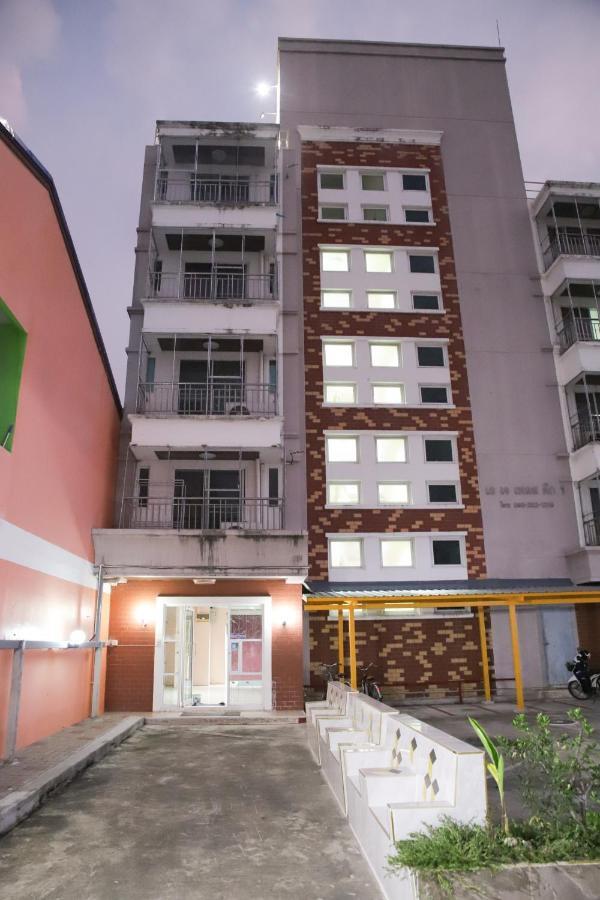 Aj Place Apartamento Nakhon Chai Si Exterior foto
